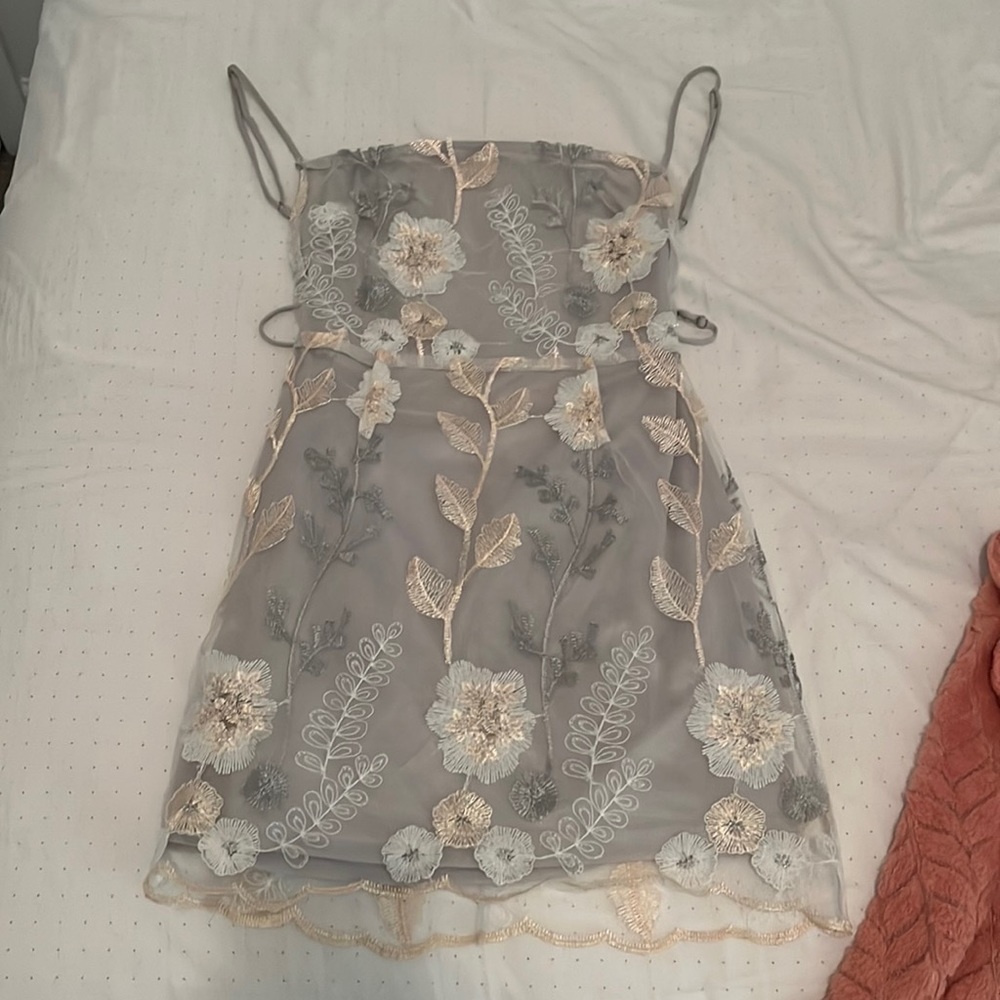Lucy in The Sky Lucia Floral Homecoming Dress in Grey